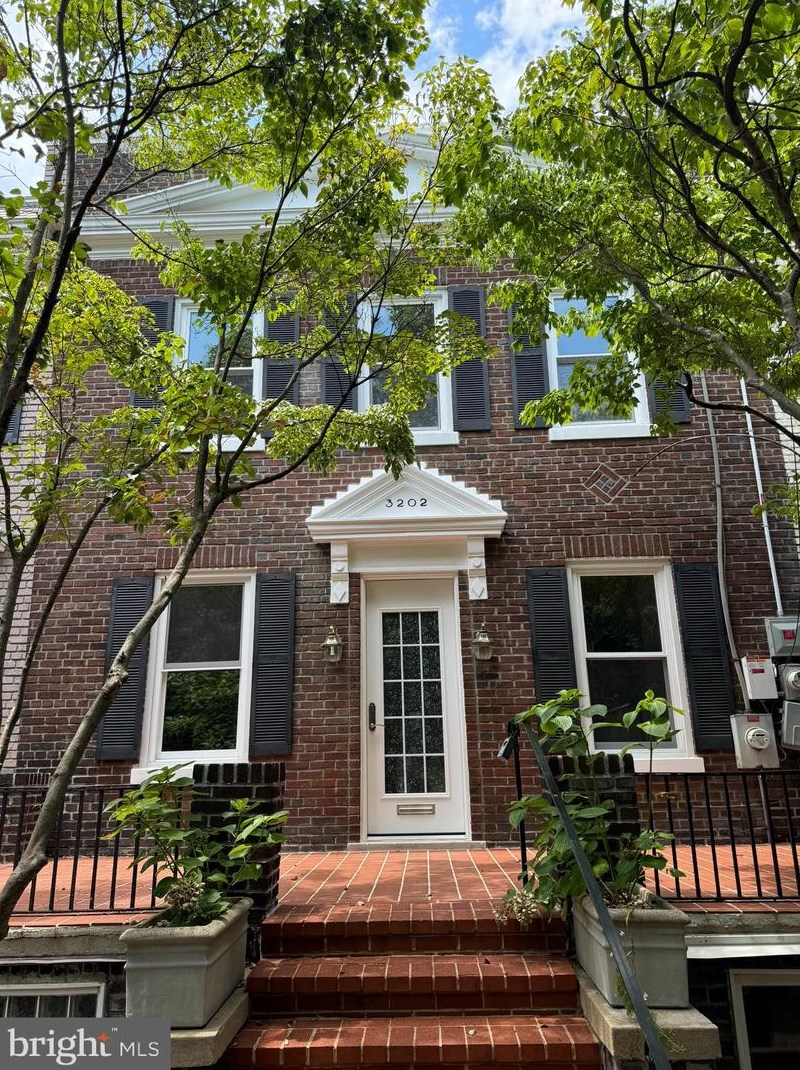 3202 38th St, Washington DC  20016-3729 exterior