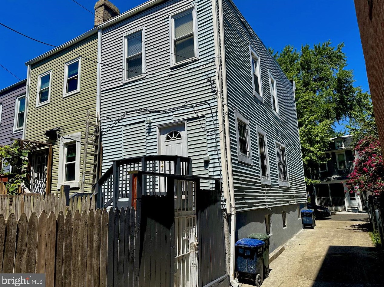 1507 Gales St, Washington DC  20002-4521 exterior