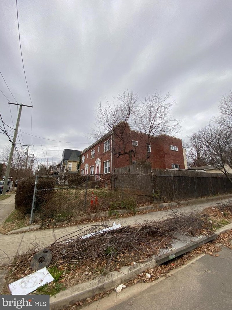 722 Hamlin St, Washington DC 20018-1837 exterior