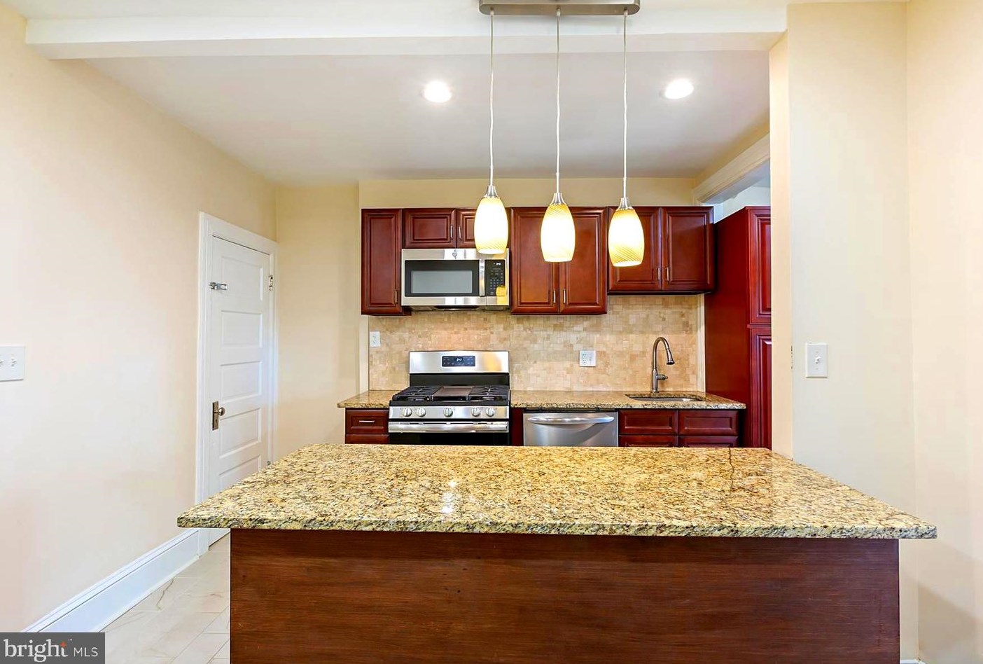 2015 Naylor Rd, Washington DC 20020-4515 exterior