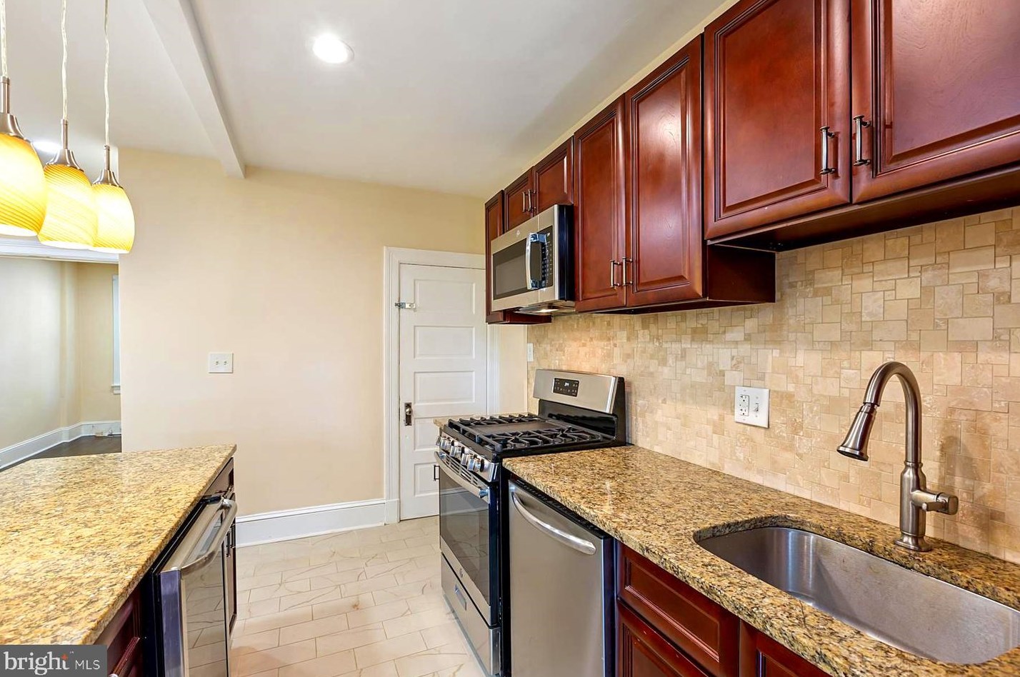 2015 Naylor Rd, Washington DC 20020-4515 exterior