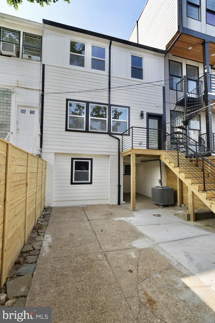 713 Princeton Pl, Washington DC 20010-1605 exterior