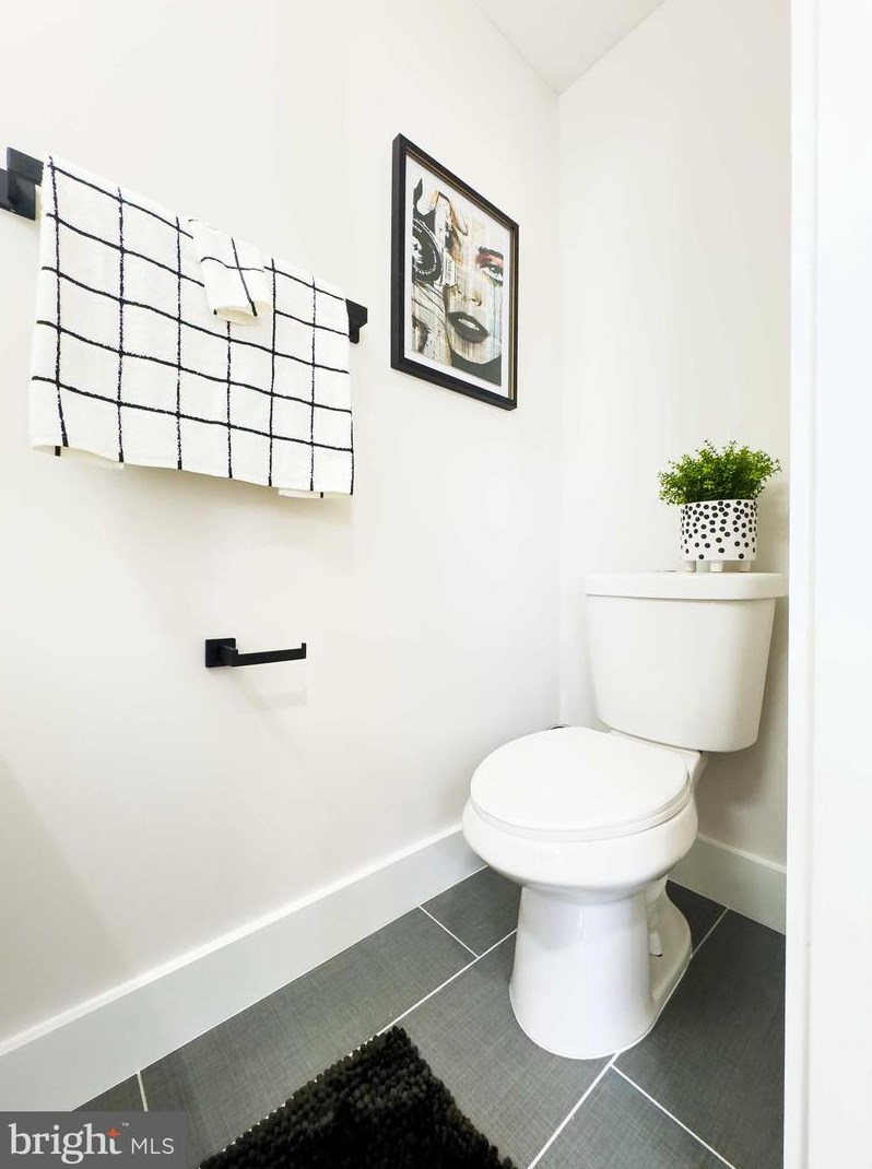 713 Princeton Pl, Washington DC 20010-1605 exterior