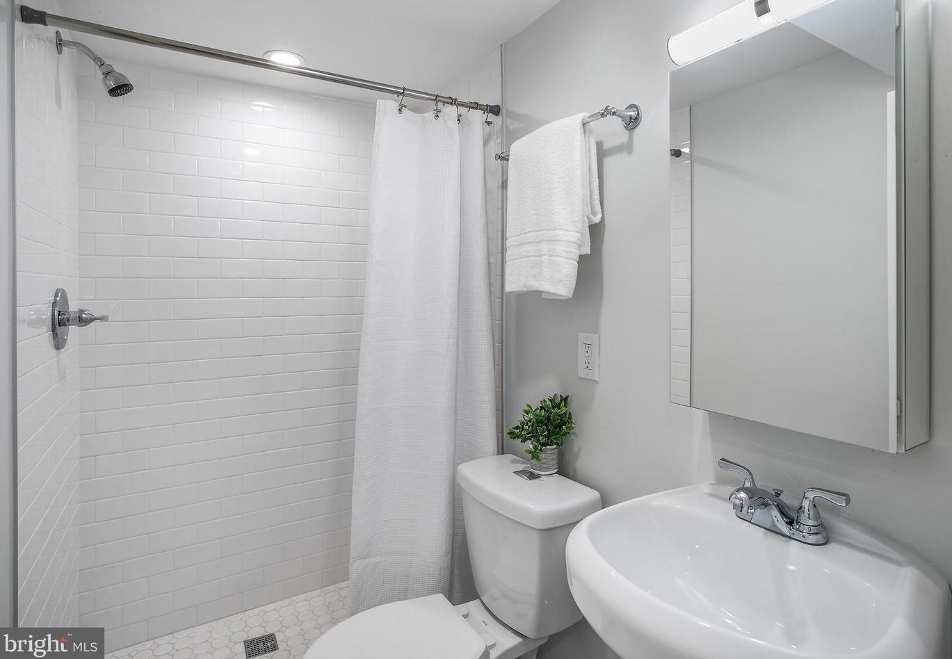 4023 New Hampshire Ave, Washington DC 20011-7921 exterior