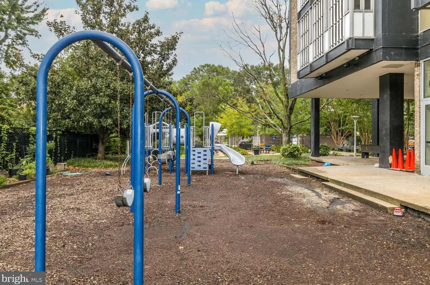 298 N St, Washington DC  20001-4610 exterior