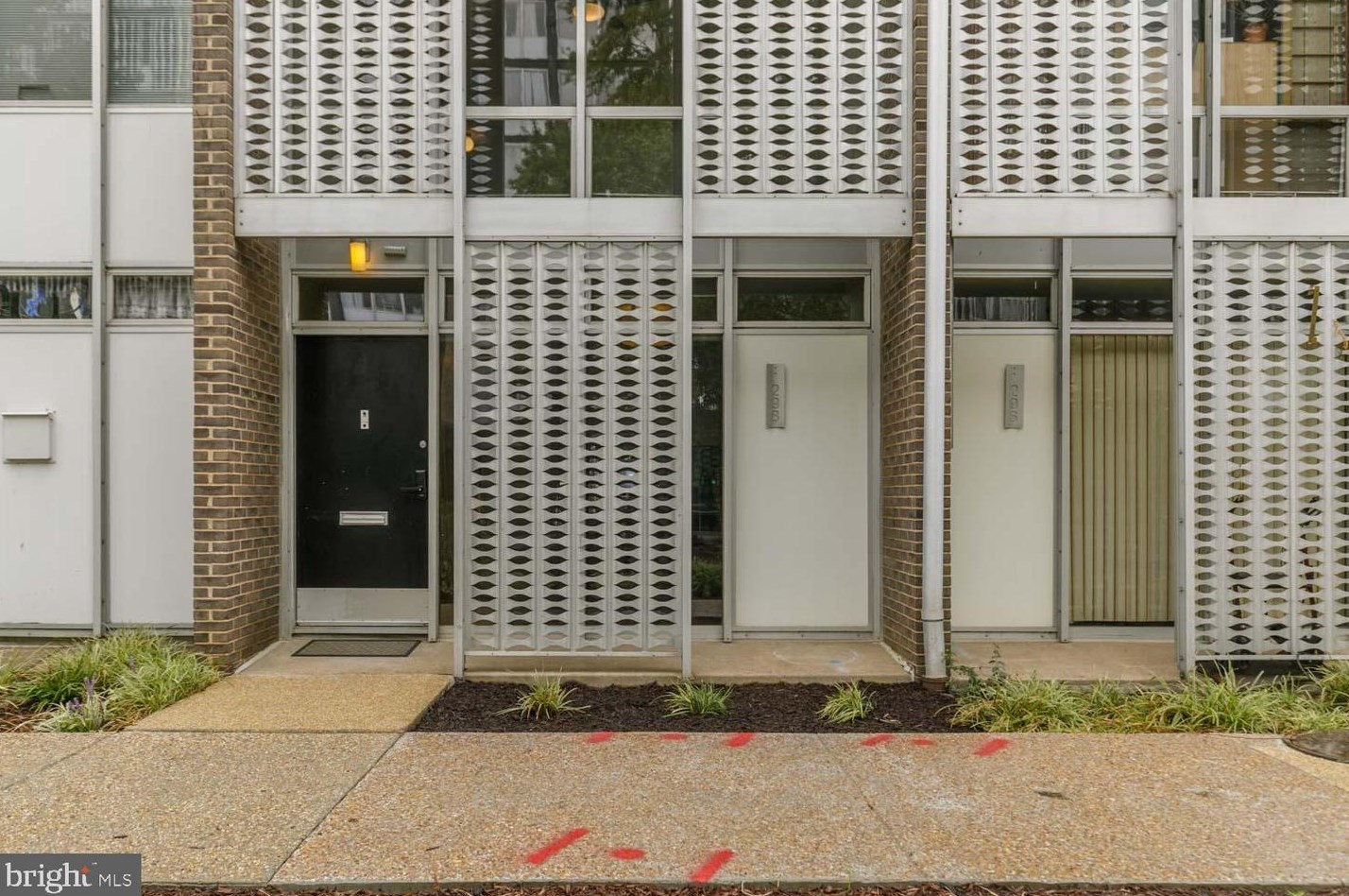 298 N St, Washington DC  20001-4610 exterior