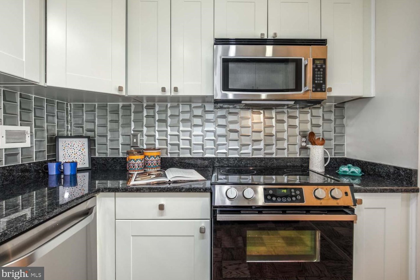 298 N St, Washington DC  20001-4610 exterior