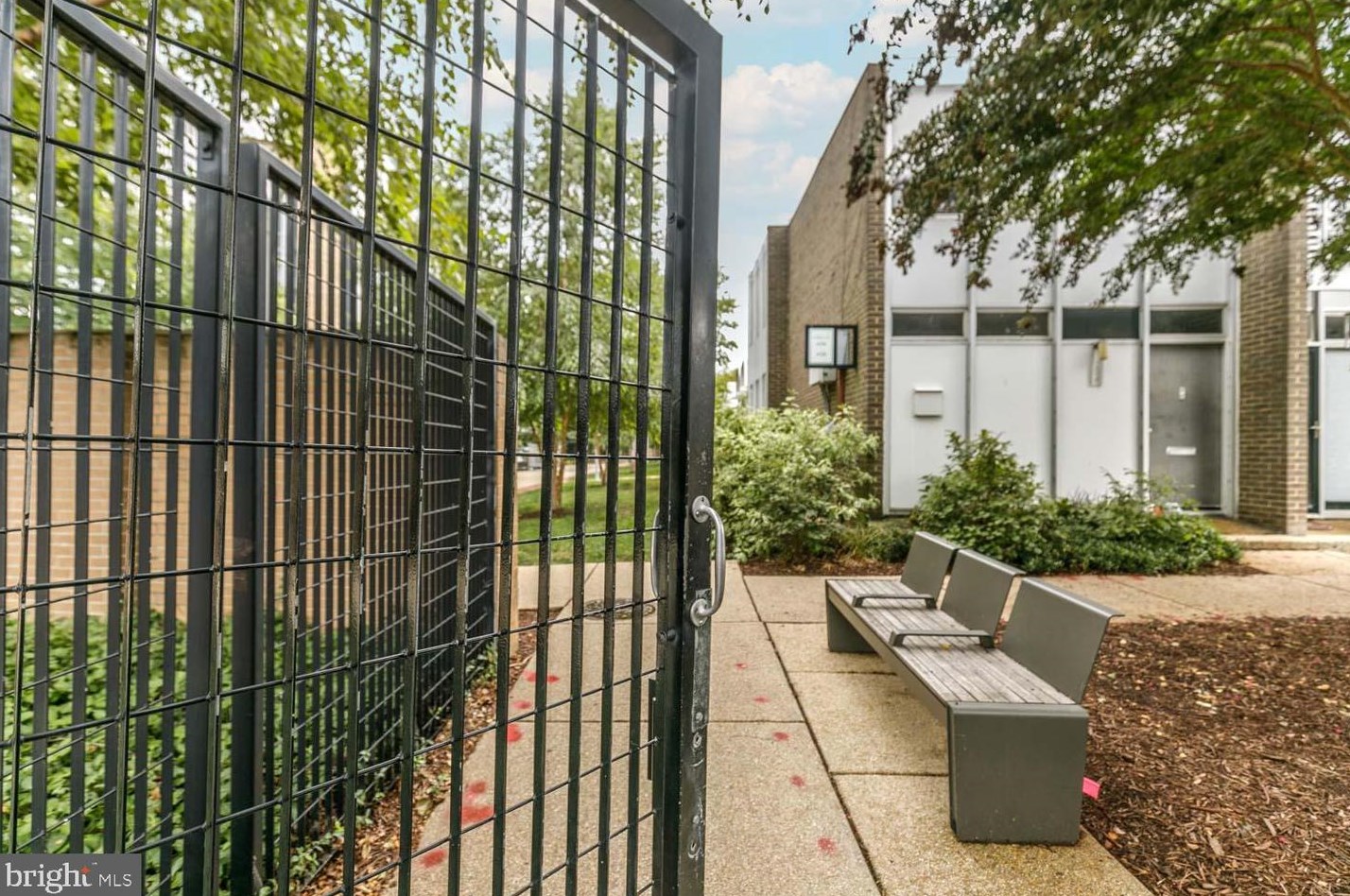 298 N St, Washington DC  20001-4610 exterior