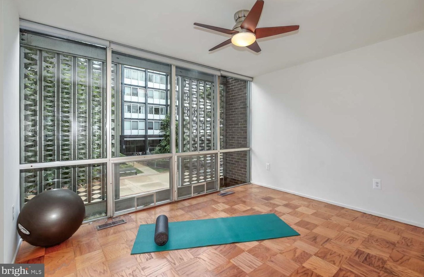 298 N St, Washington DC  20001-4610 exterior