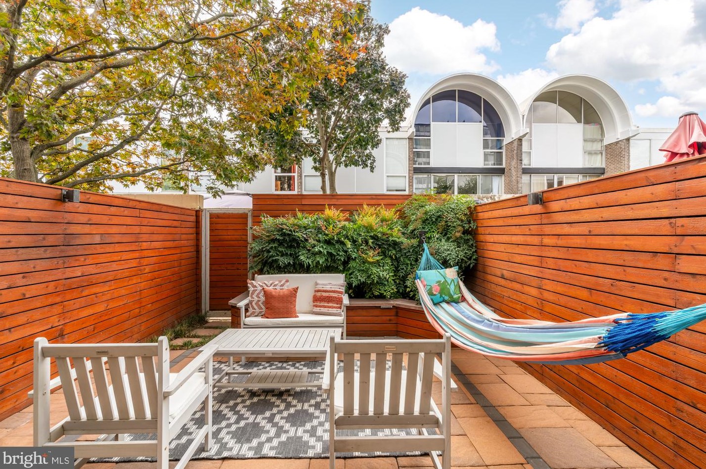 298 N St, Washington DC  20001-4610 exterior