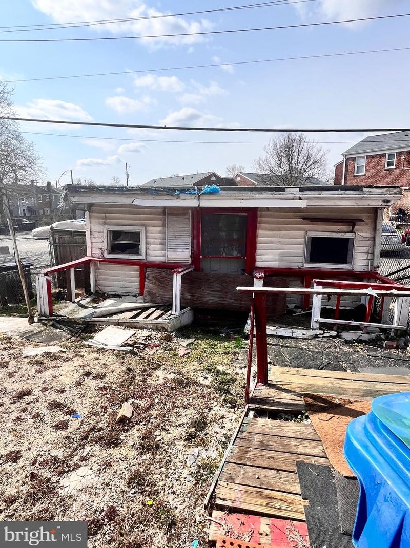 318 Eastern Ave, Washington DC  20019-2885 exterior