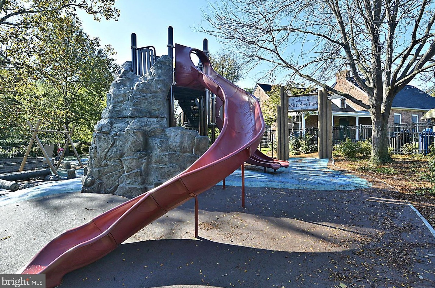 5050 Fulton St, Washington DC 20016-3447 exterior