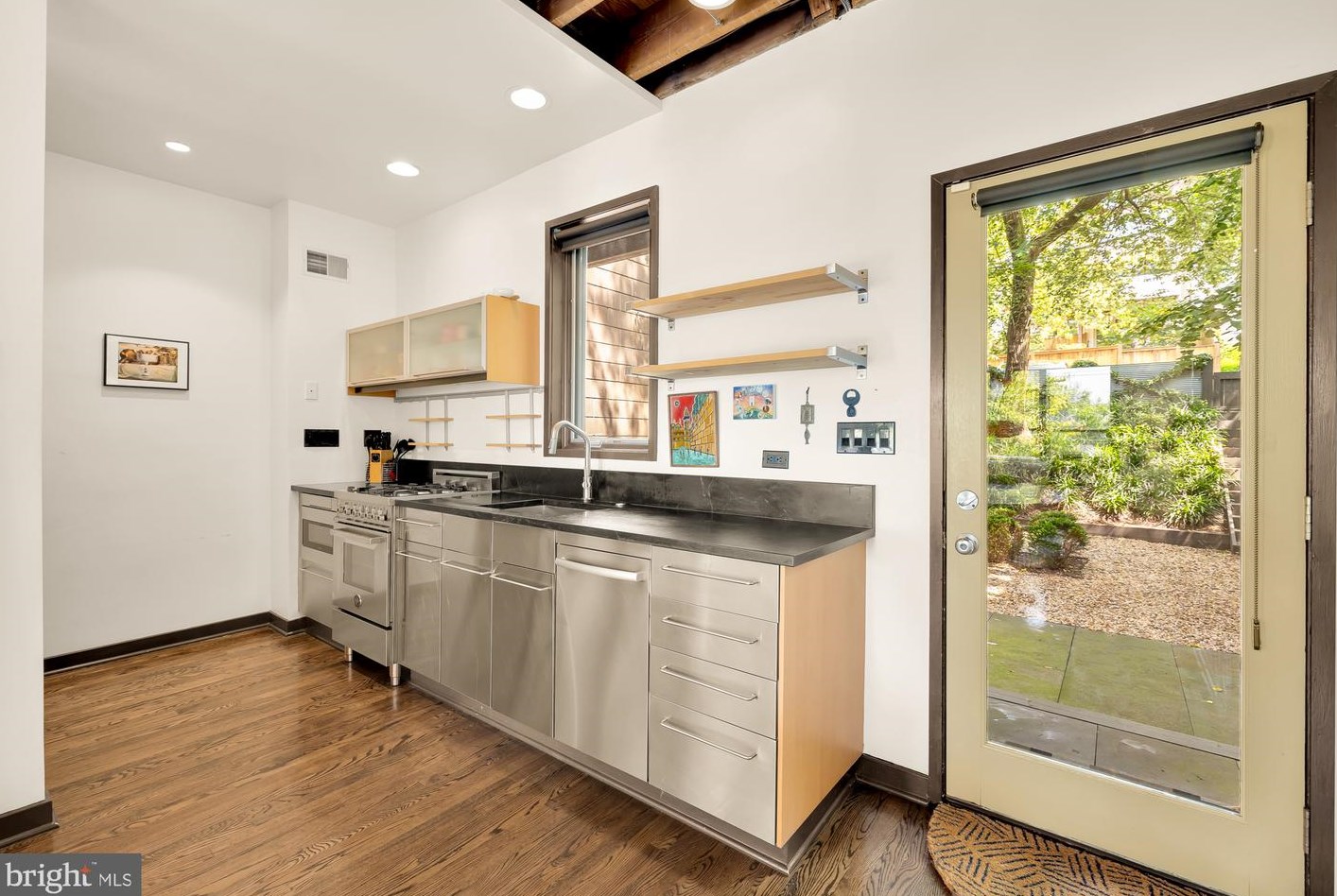 5169 Macarthur Blvd, Washington DC 20016-3315 exterior