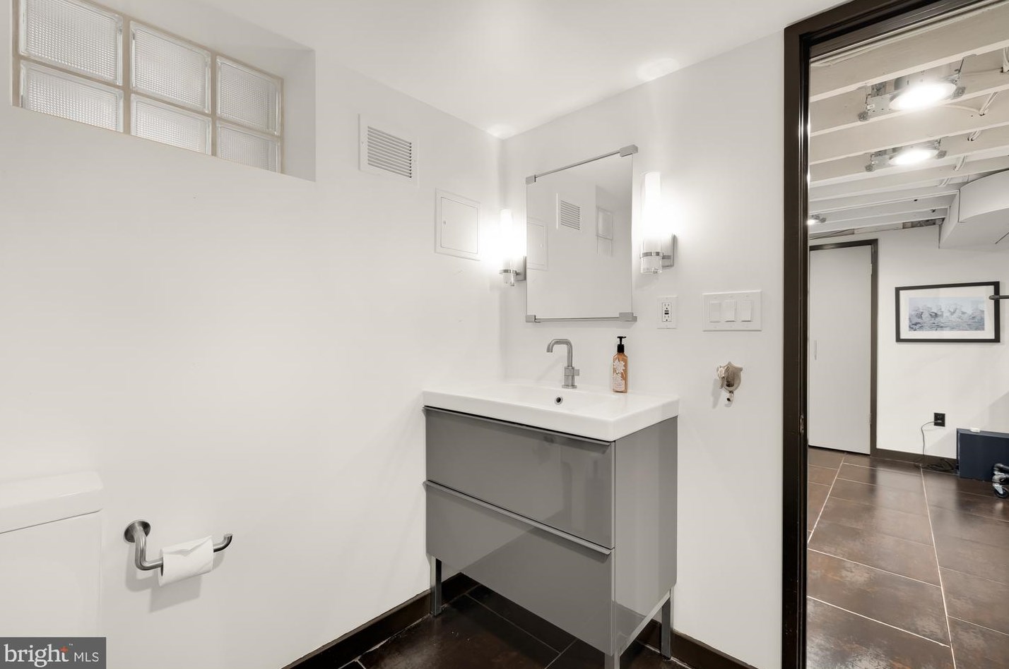 5169 Macarthur Blvd, Washington DC 20016-3315 exterior