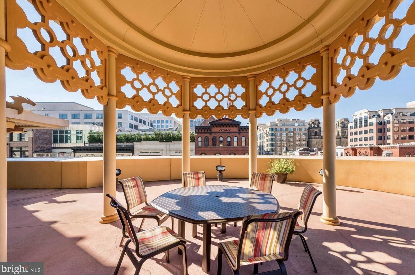 777 7th St, Washington DC  20001-3715 exterior