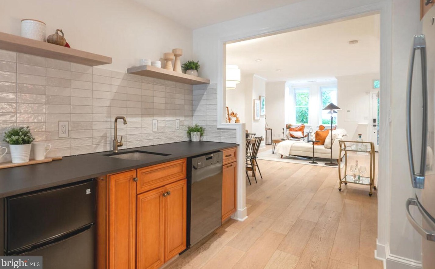 1345 F St, Washington DC  20002-5419 exterior