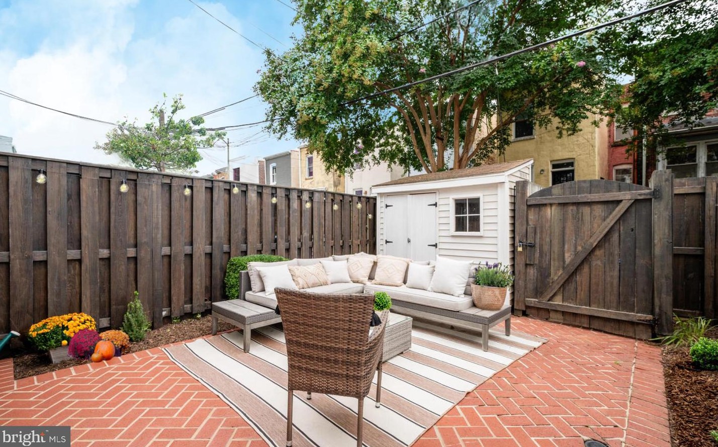 1345 F St, Washington DC  20002-5419 exterior