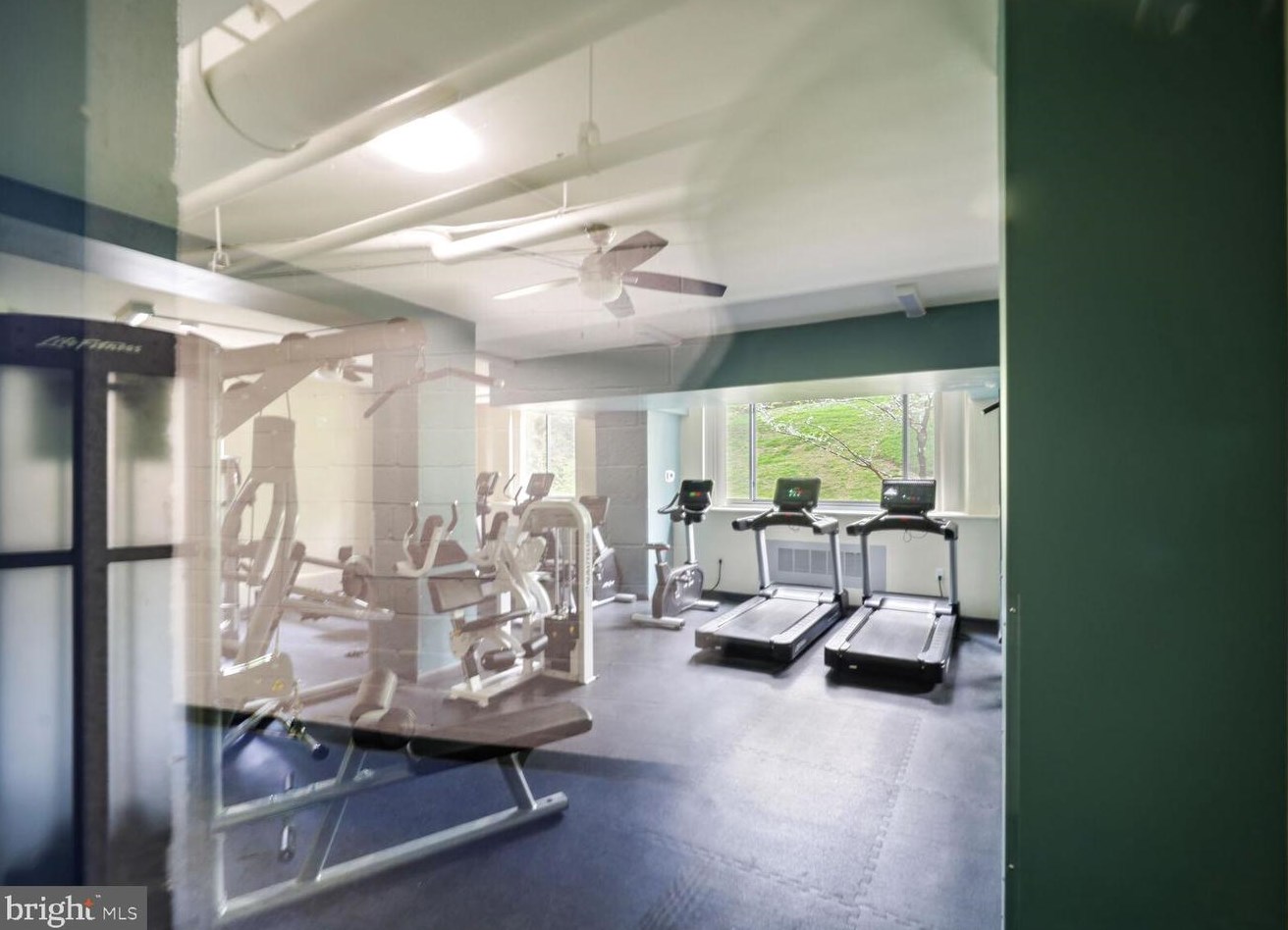 4200 Cathedral Ave, Washington DC  20016-4933 exterior