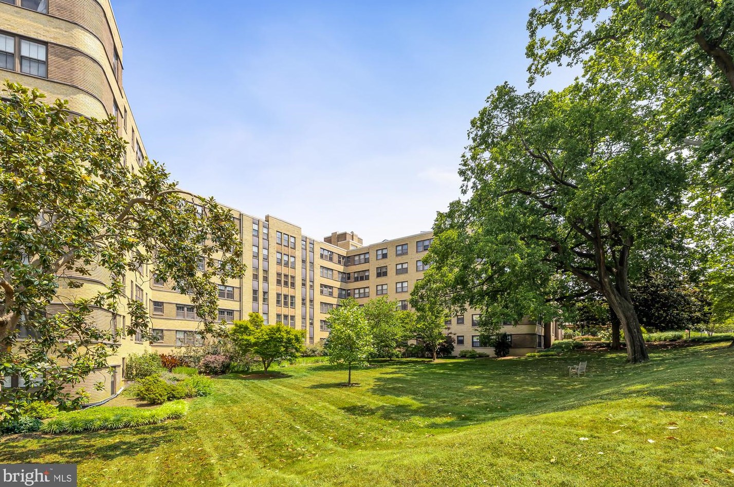 3901 Cathedral Ave, Washington DC  20016-5215 exterior