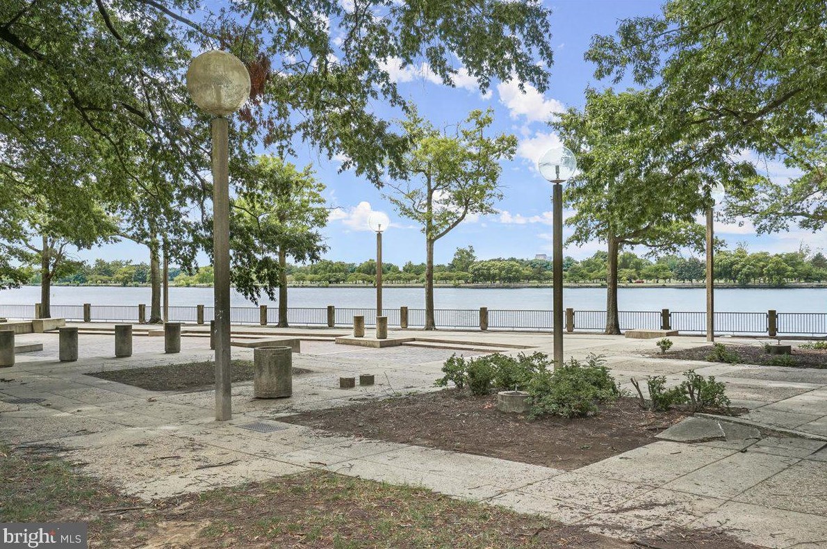 1435 4th St, Washington DC  20024-2200 exterior