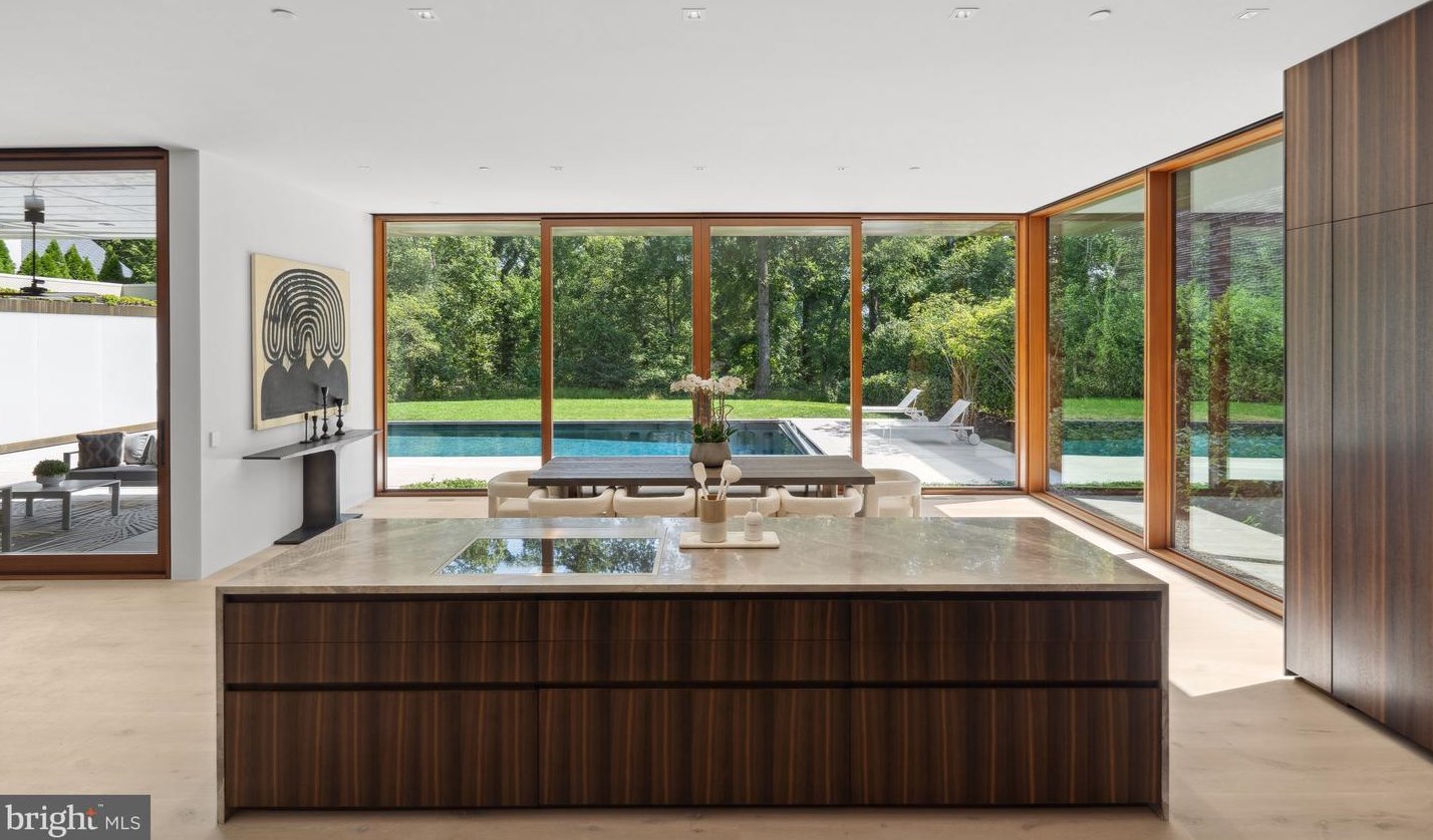 3131 Chain Brg Rd, Washington DC 20016-3301 exterior