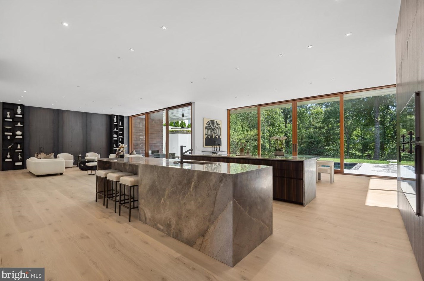 3131 Chain Brg Rd, Washington DC 20016-3301 exterior