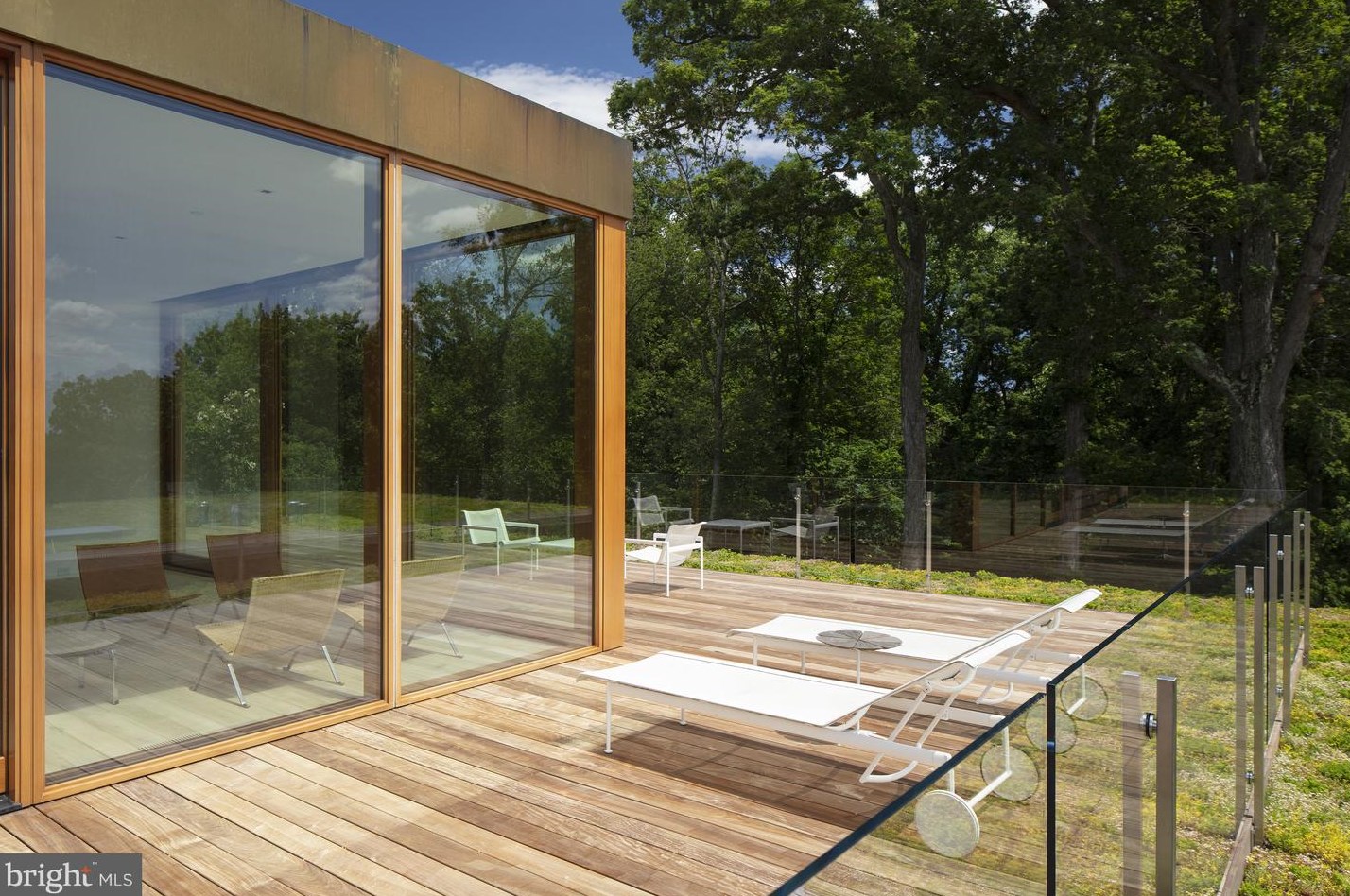 3131 Chain Brg Rd, Washington DC 20016-3301 exterior