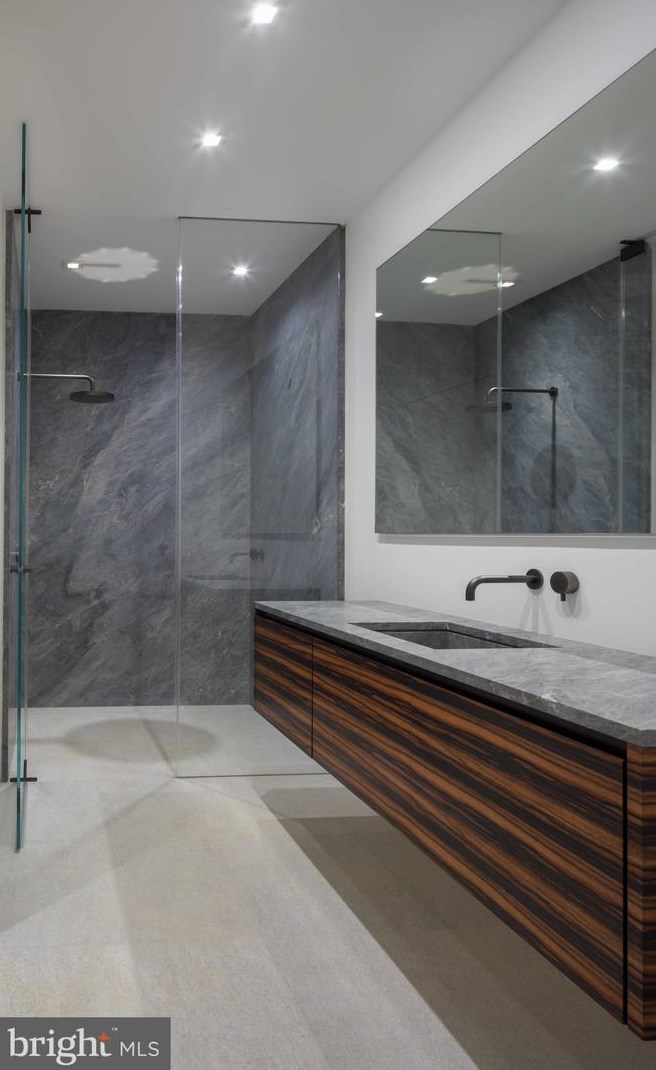 3131 Chain Brg Rd, Washington DC 20016-3301 exterior