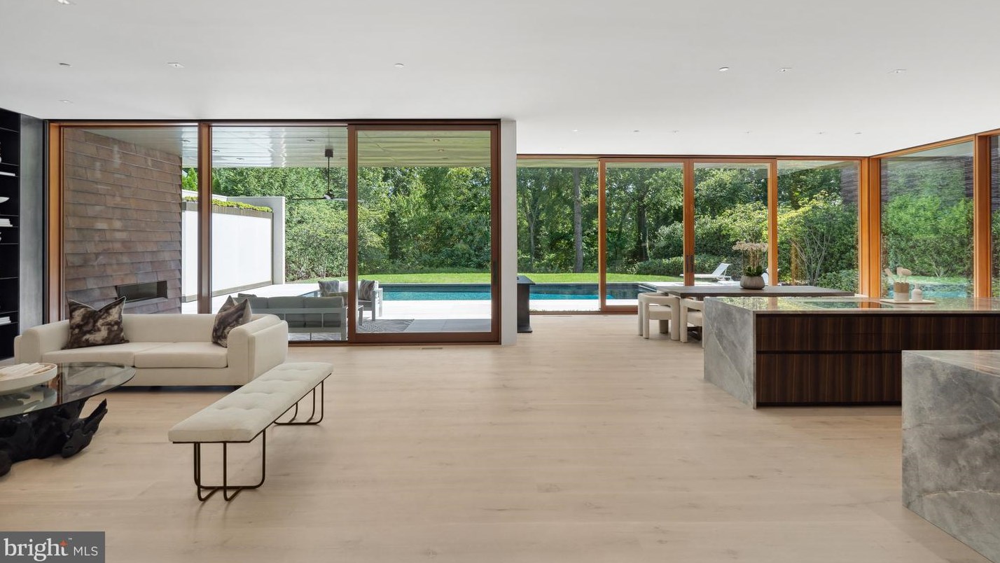 3131 Chain Brg Rd, Washington DC 20016-3301 exterior