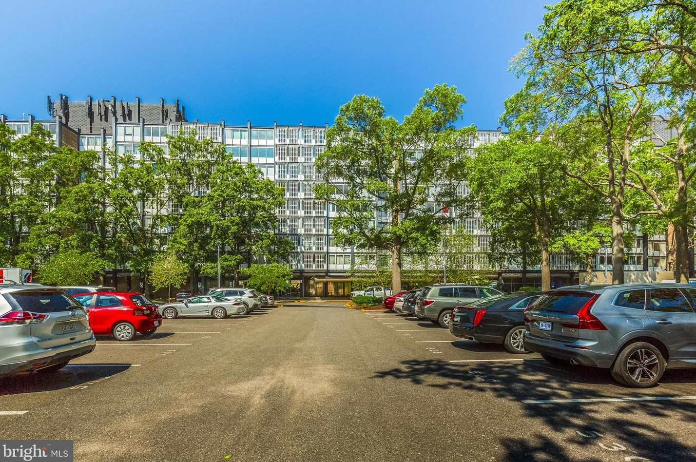 1311 Delaware Ave, Washington DC  20024-3930 exterior