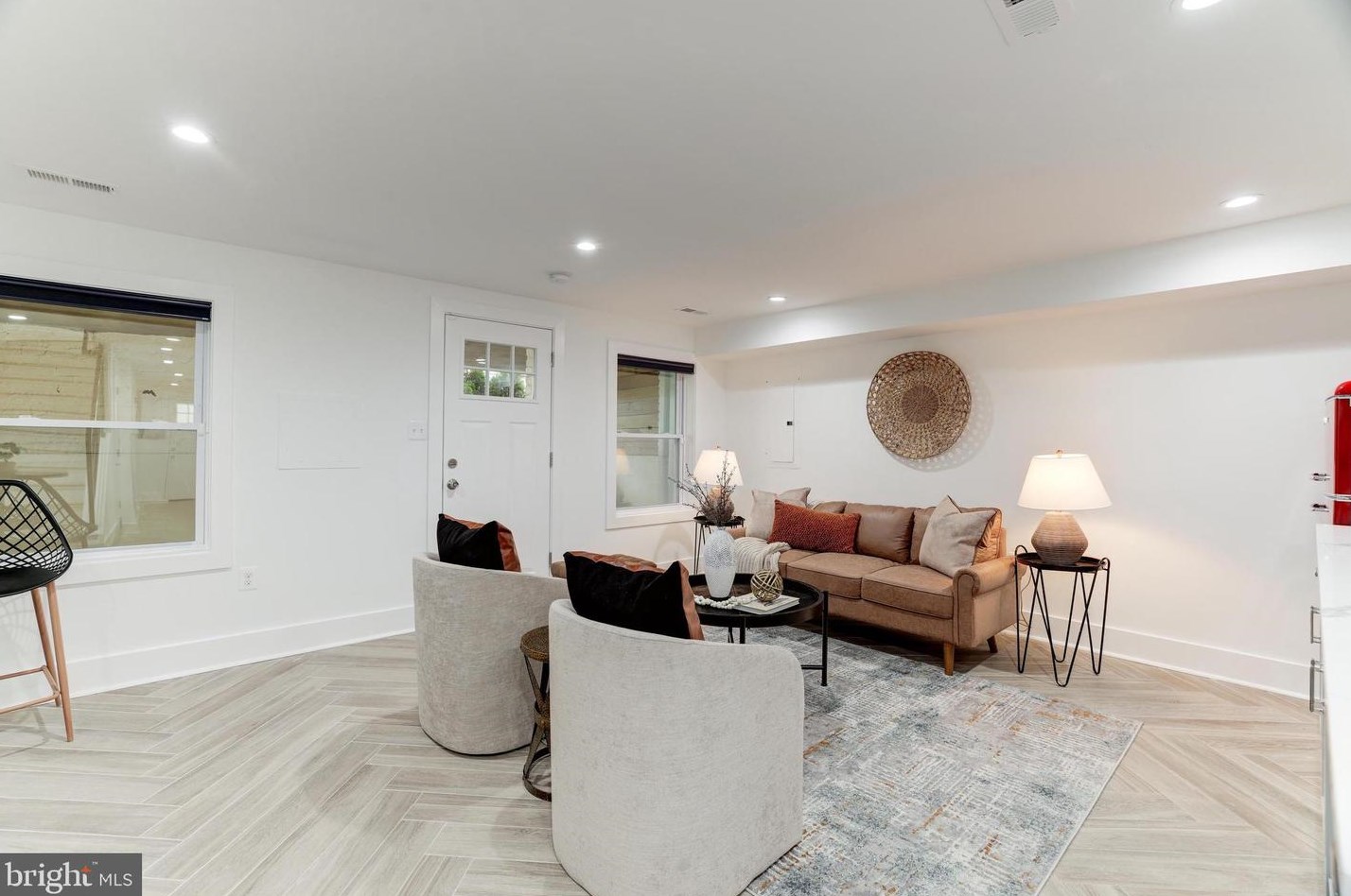 34 New York Ave, Washington DC  20001-1257 exterior