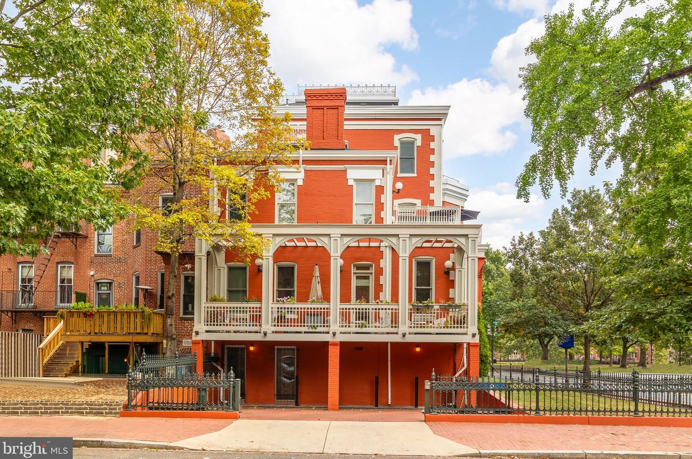 4 Logan Cir, Washington DC  20005-3732 exterior