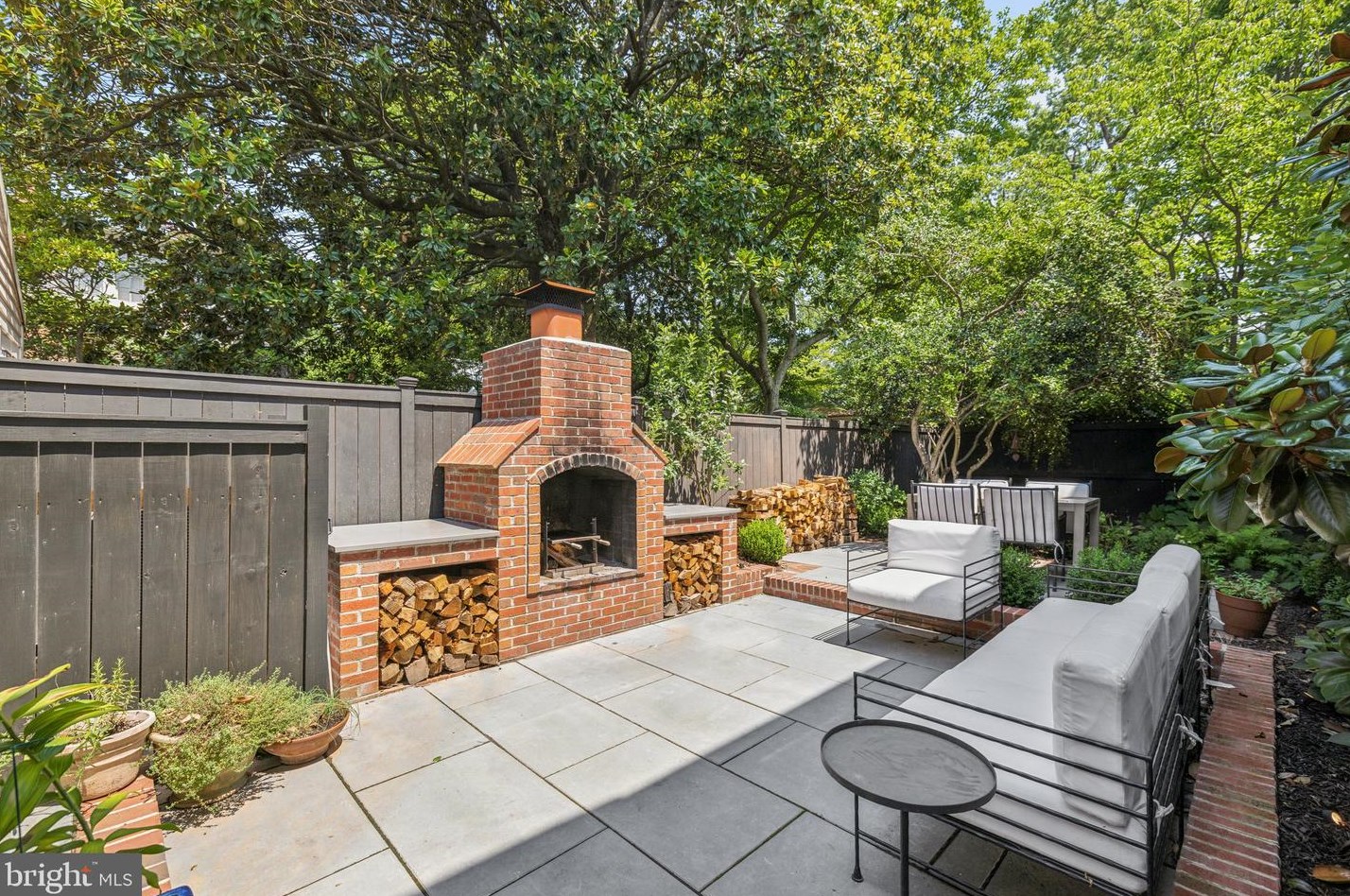 1643 35th St, Washington DC  20007-2343 exterior