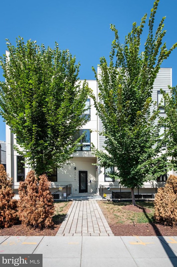 3900 Kansas Ave, Washington DC  20011-5712 exterior