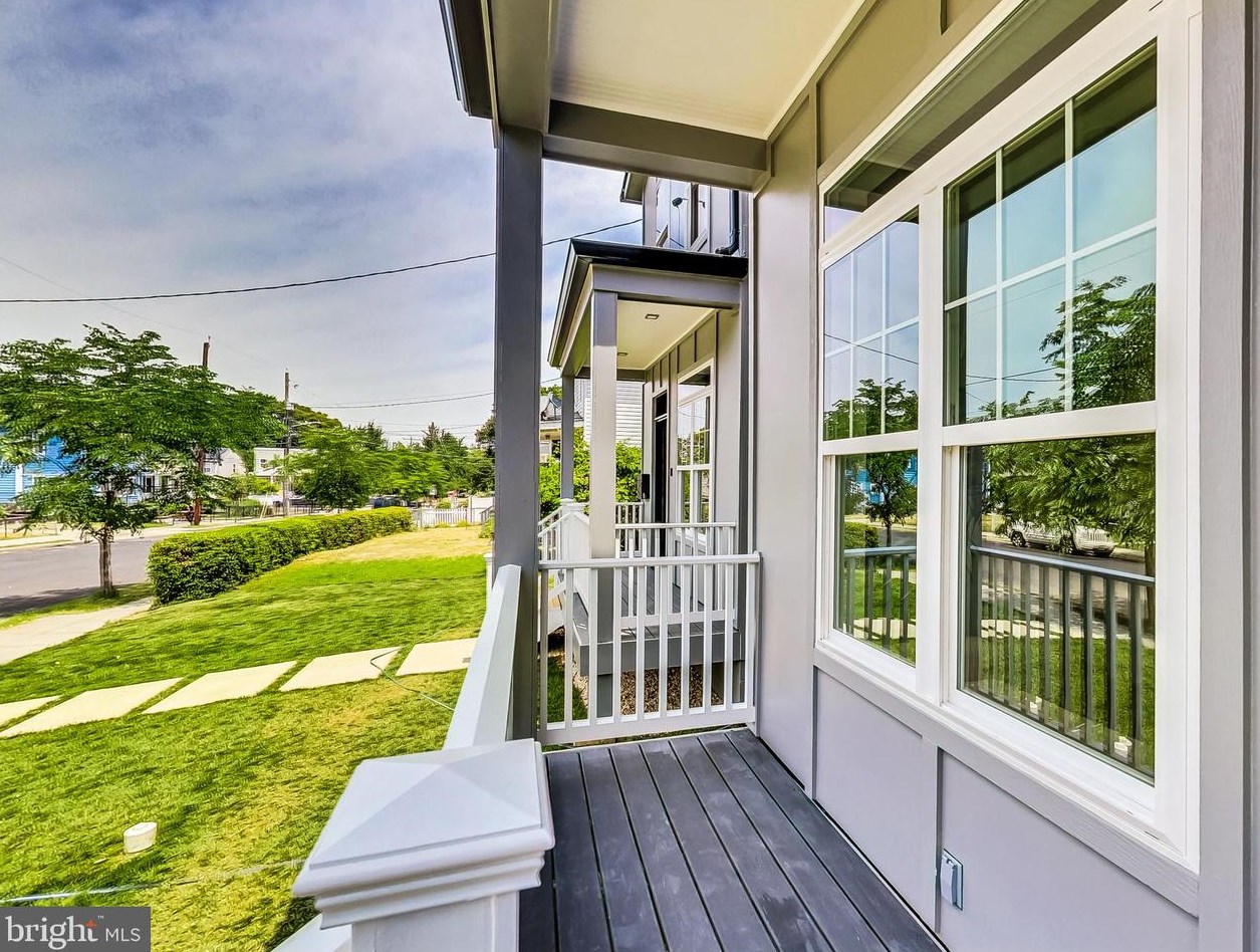 1113 48 St, Washington DC 20007-1553 exterior