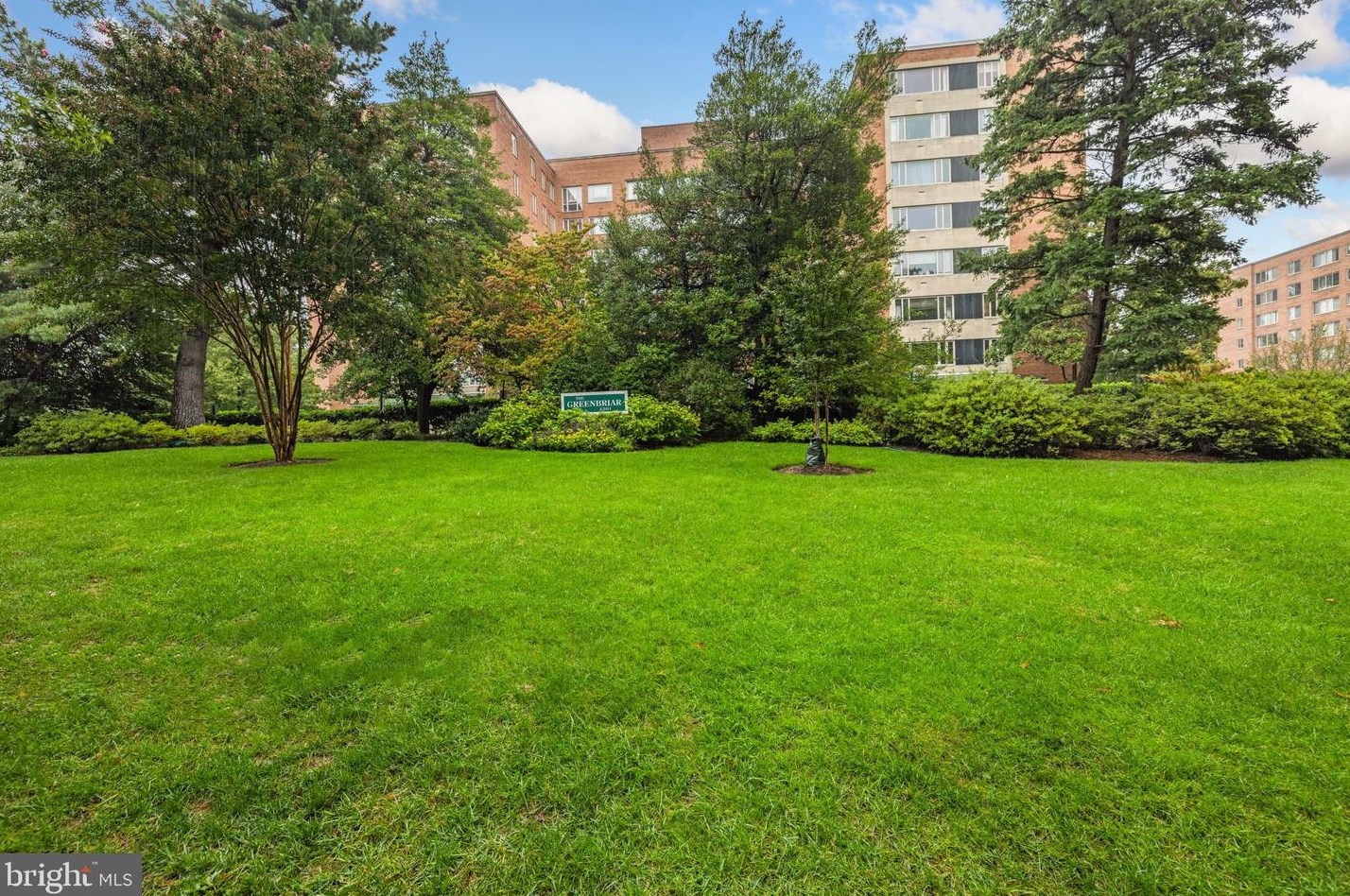 4301 Massachusetts Ave, Washington DC  20019-5623 exterior