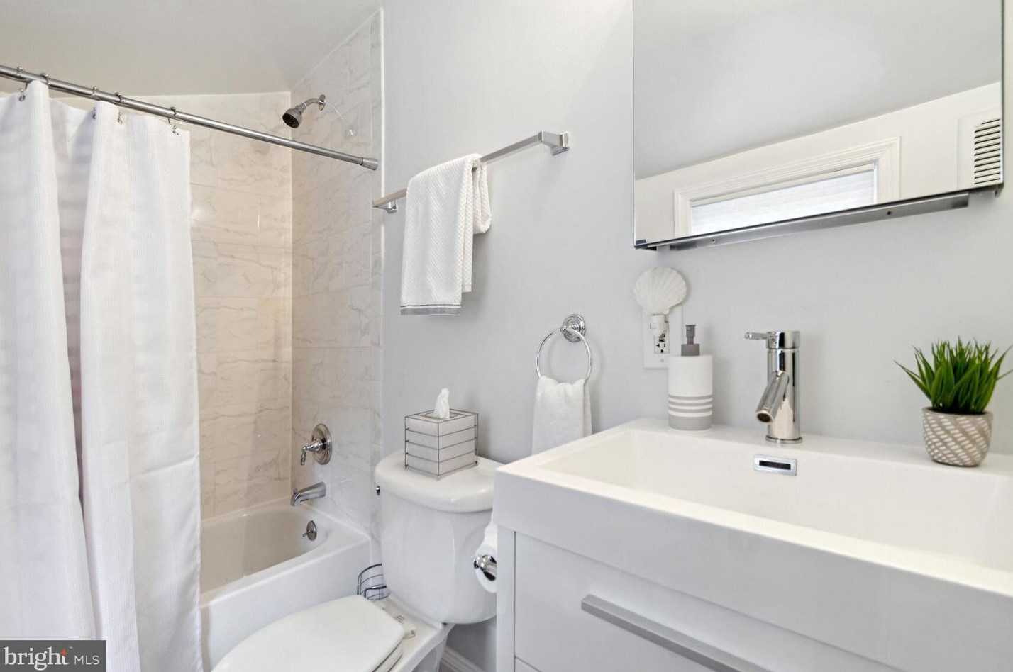 4525 Macomb St, Washington DC 20016-2752 exterior