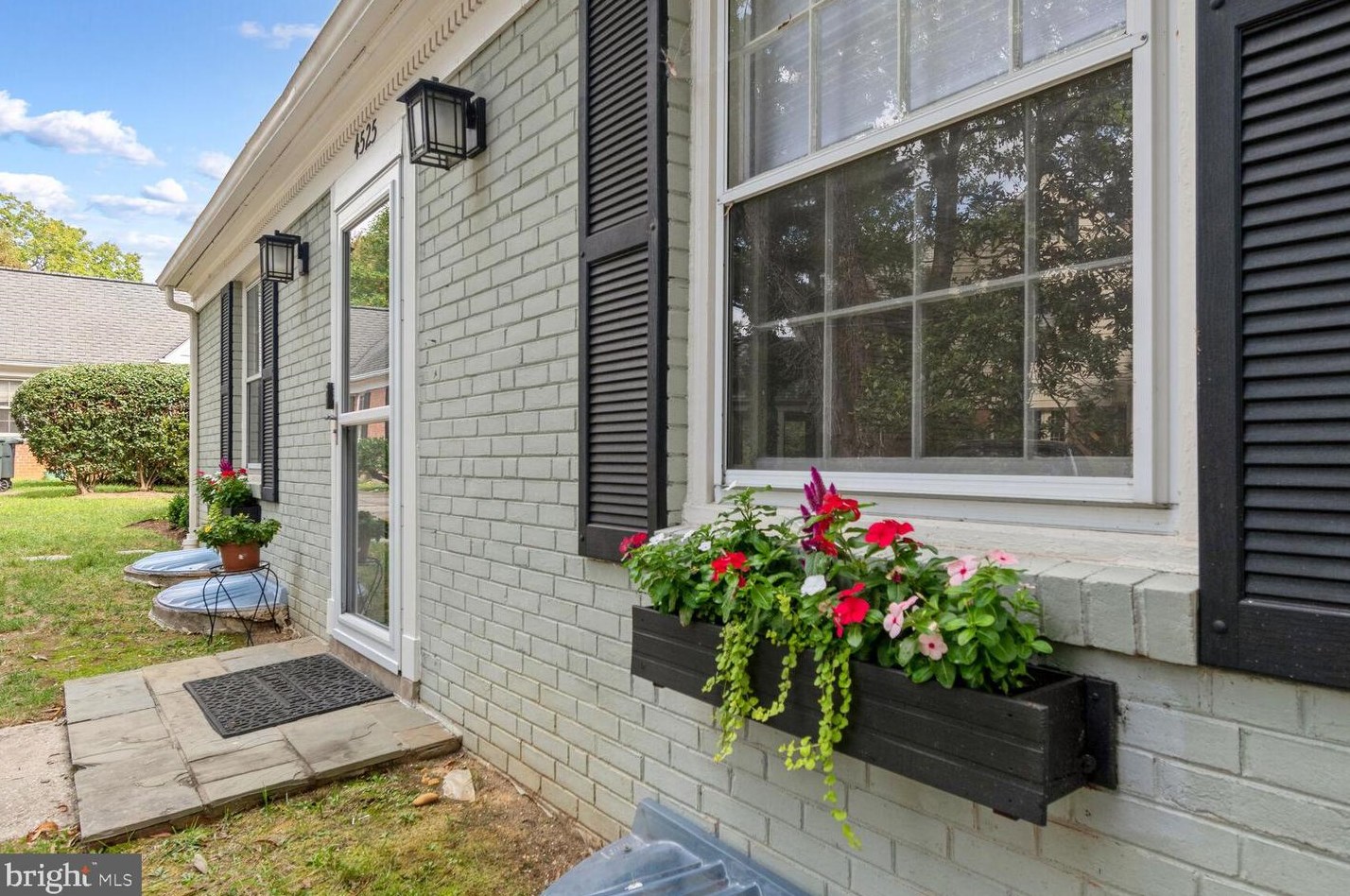 4525 Macomb St, Washington DC 20016-2752 exterior