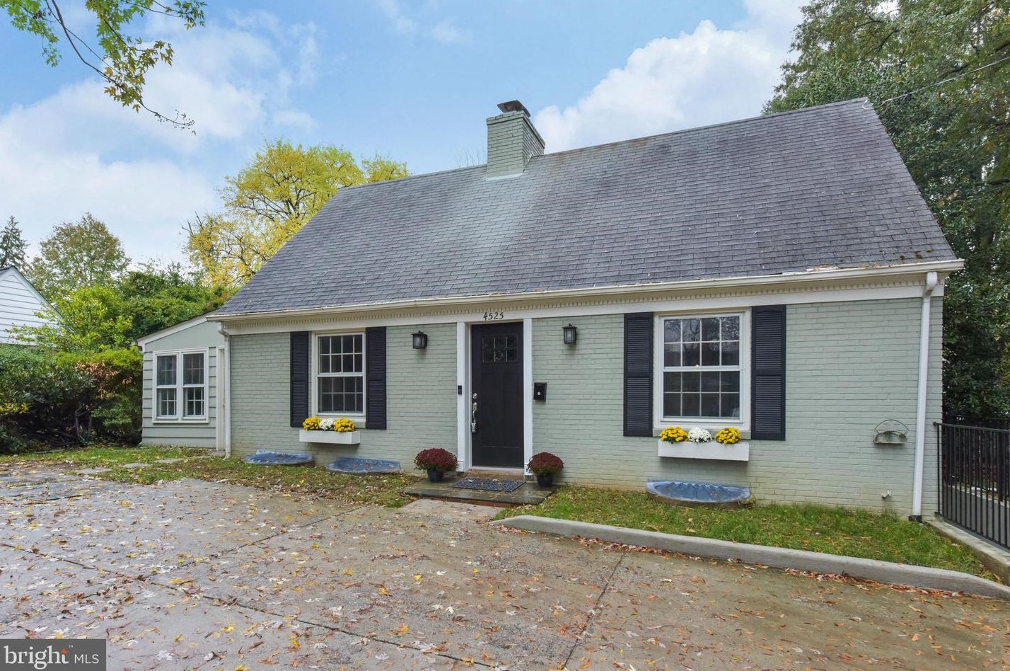 4525 Macomb St, Washington DC 20016-2752 exterior
