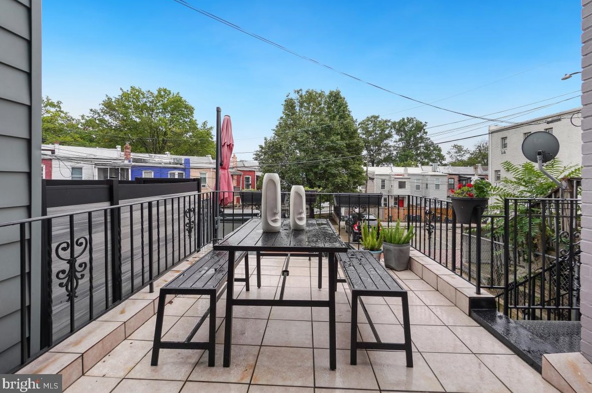 422 Irving St, Washington DC 20010-2913 exterior