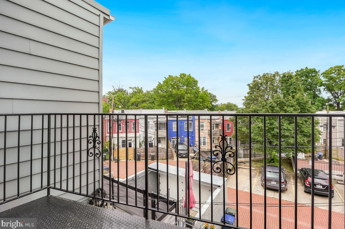 422 Irving St, Washington DC 20010-2913 exterior