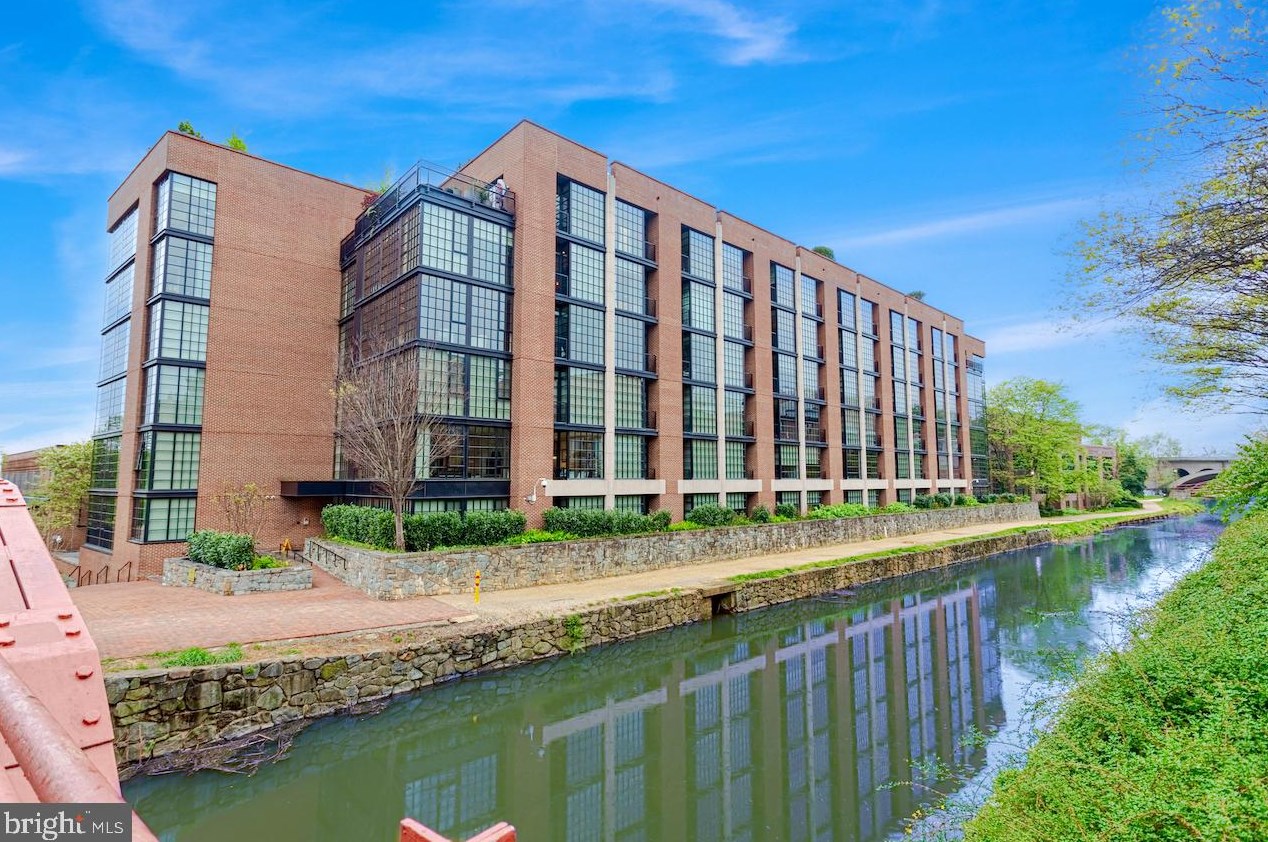 3303 Water St, Washington DC  20007-3509 exterior