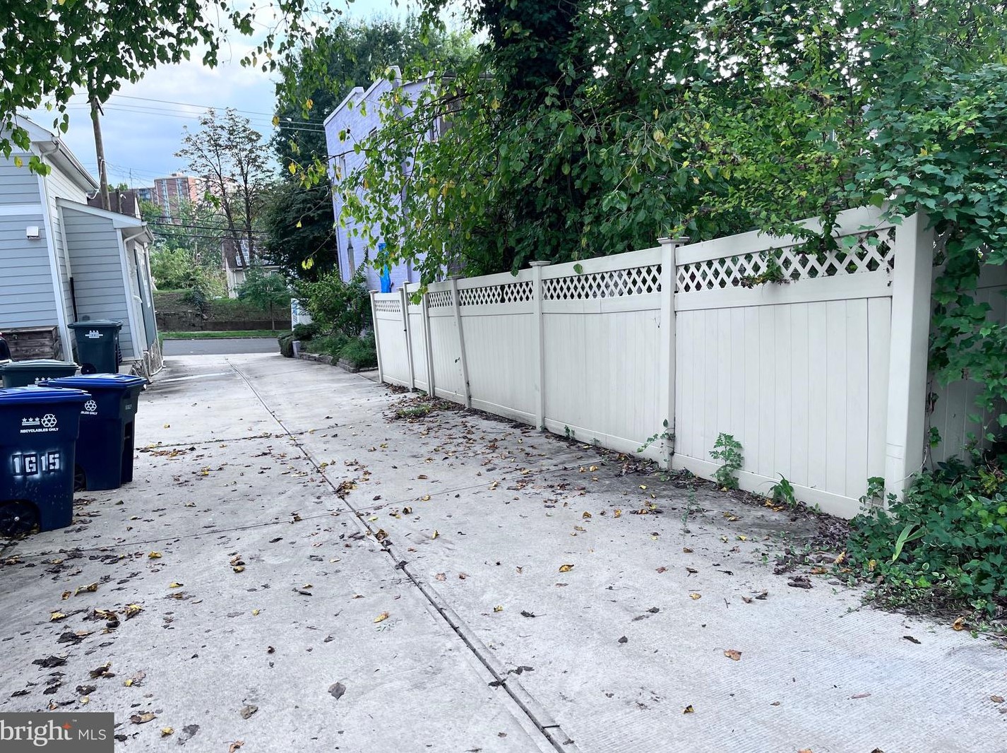 2224 R St, Washington DC 20002-1908 exterior