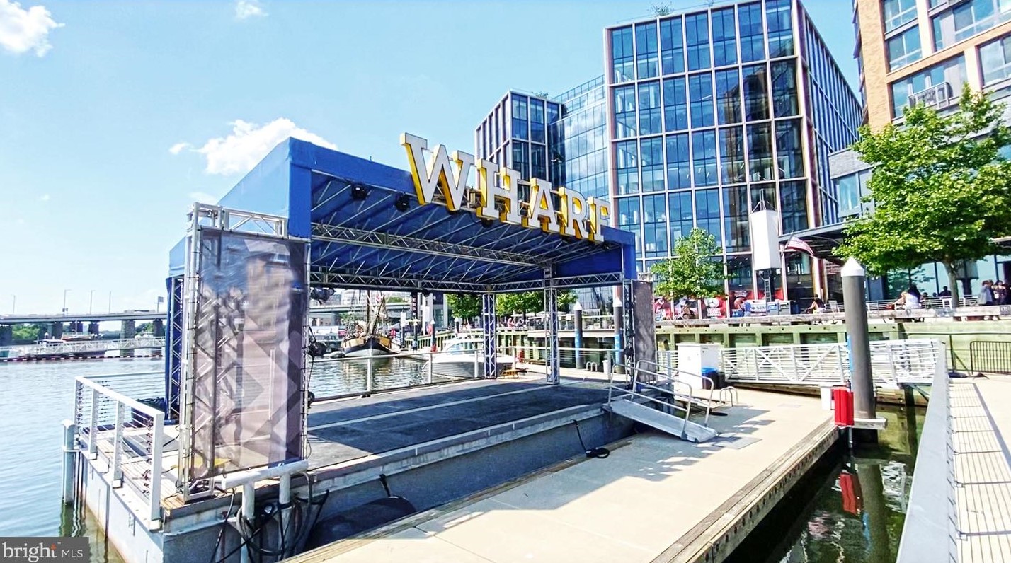 800 4th St, Washington DC  20024-3062 exterior