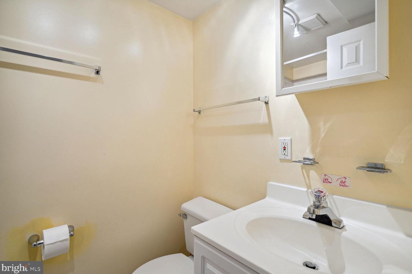 2354 King Pl, Washington DC 20007-1029 exterior