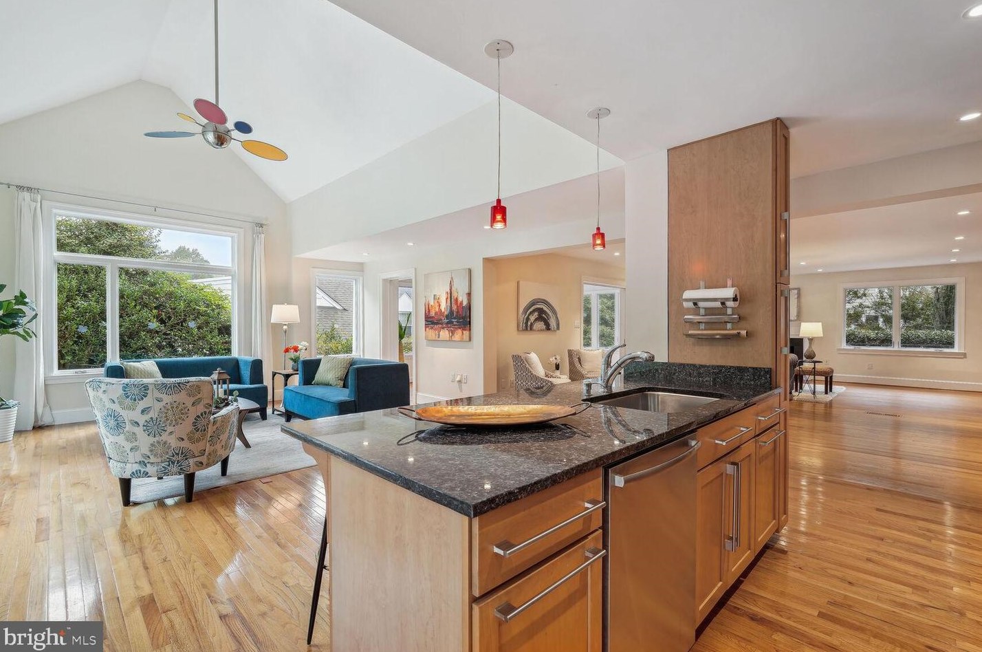 2354 King Pl, Washington DC 20007-1029 exterior