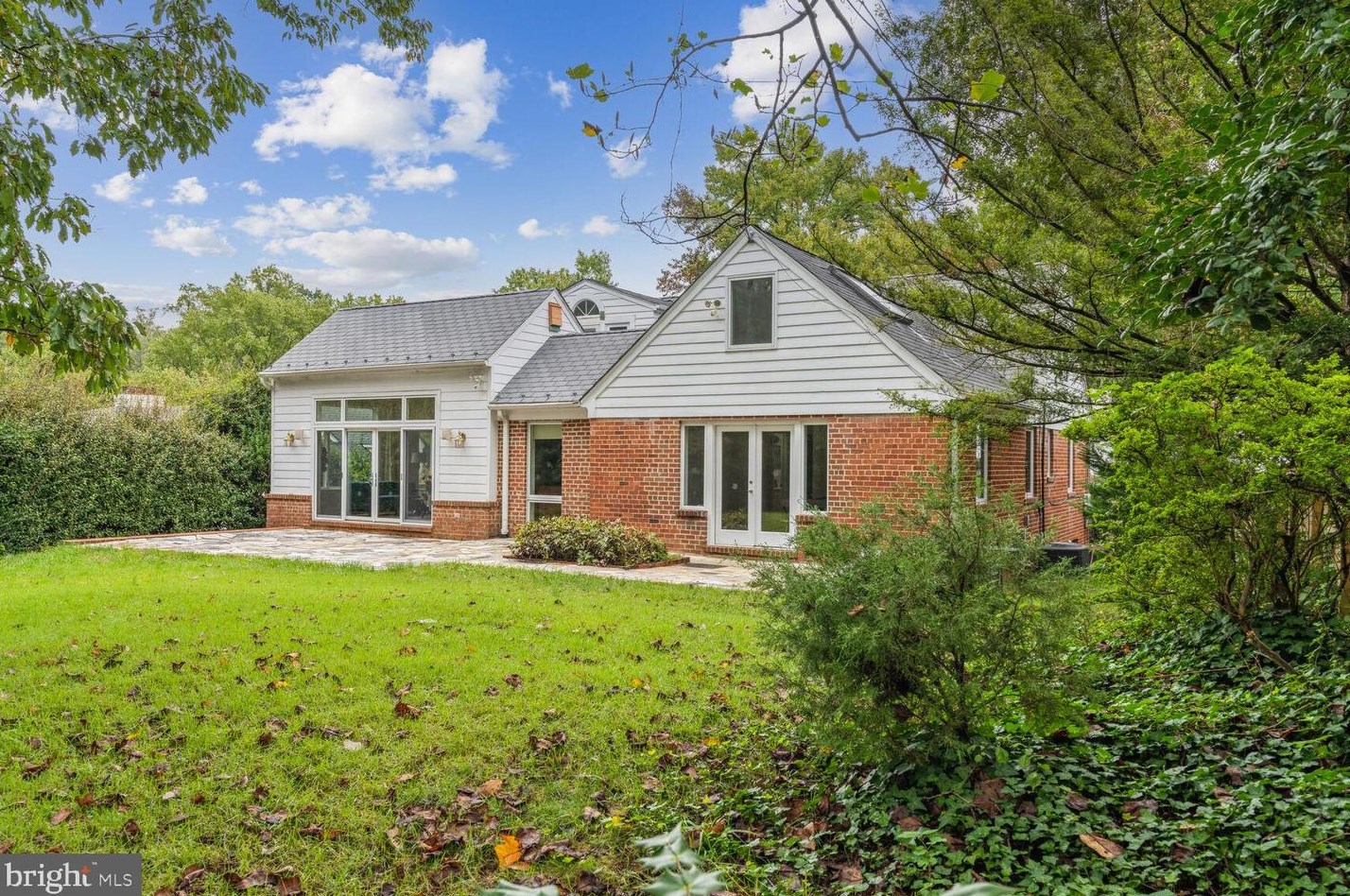 2354 King Pl, Washington DC 20007-1029 exterior