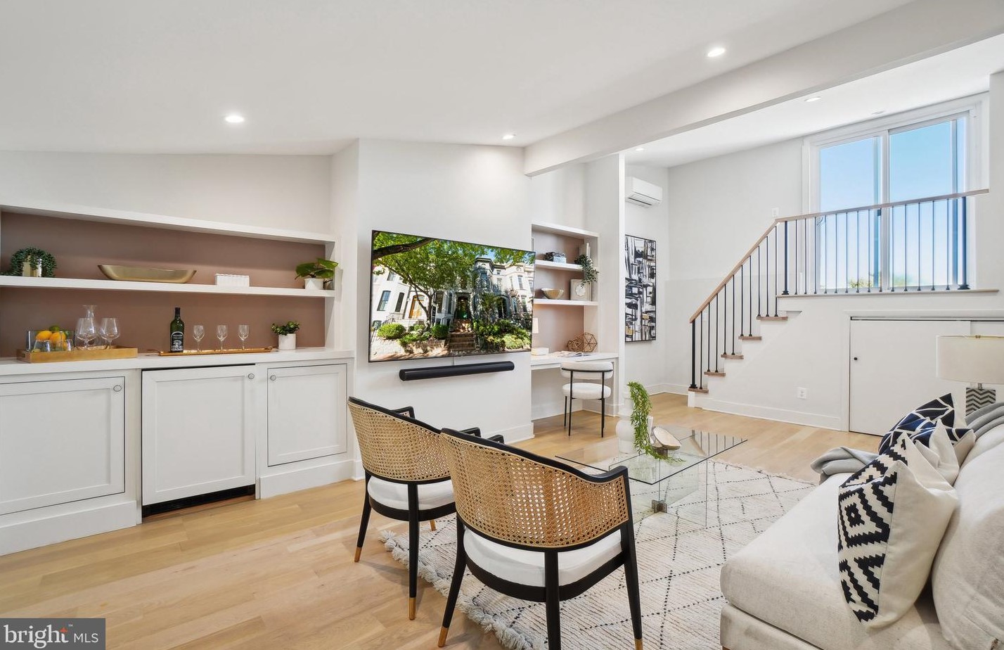 1334 Independence Ave, Washington DC 20003-2365 exterior