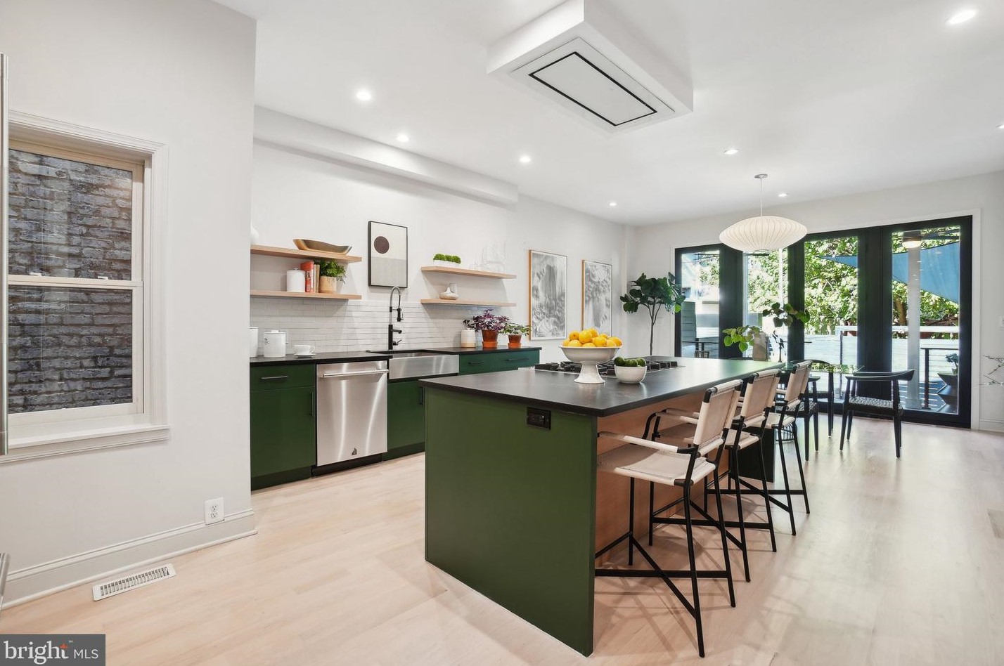 1334 Independence Ave, Washington DC 20003-2365 exterior