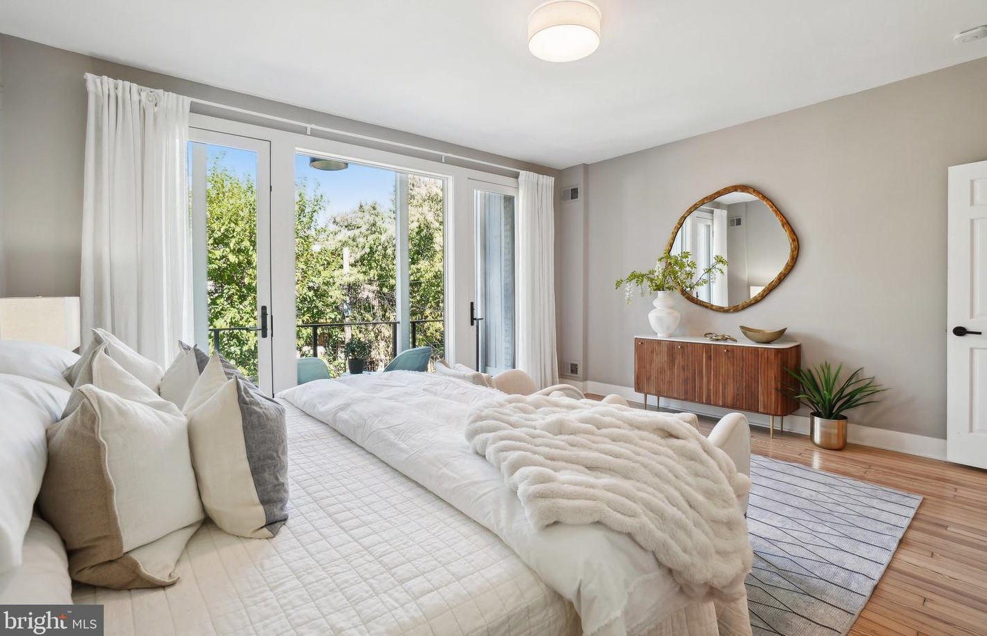 1334 Independence Ave, Washington DC 20003-2365 exterior